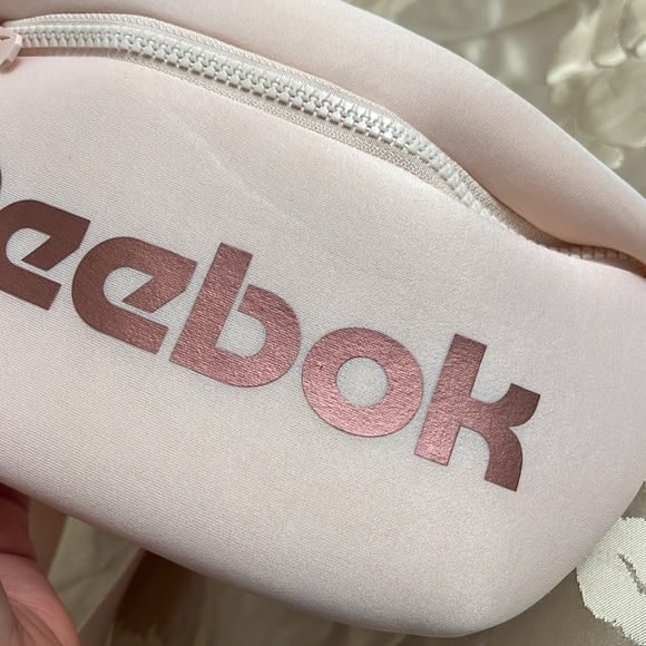 REEBOK FANNY PACK PINK SUPER CUTE - Picture 12 of 14